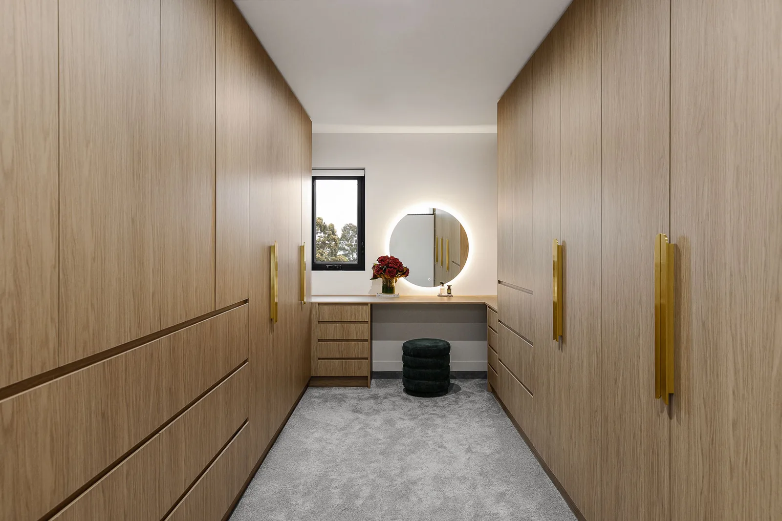 Interior repaint, walk in robe with oak joinery, Sydney